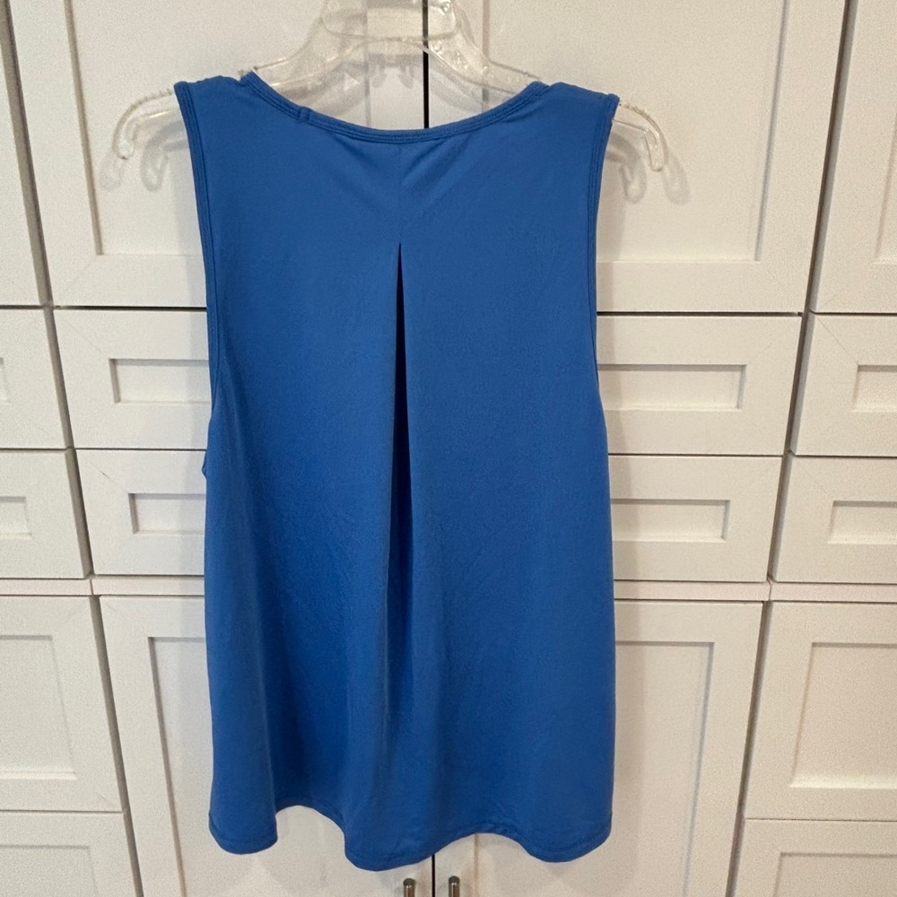 EUC!! SHAPE Activewear Women’s Essential Blue Tank With Back Box Pleat - Picture 4 of 7